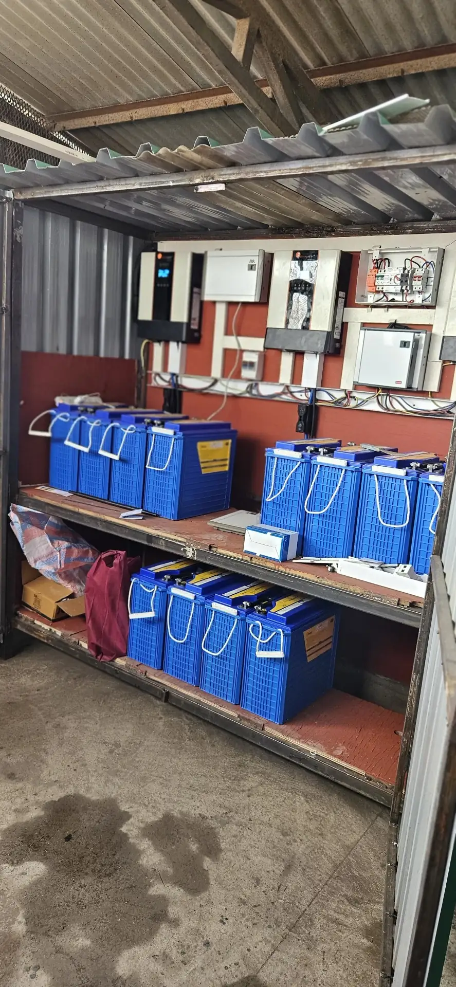 Huawei LUNA2000 15kWh smart modular lithium battery in a battery room