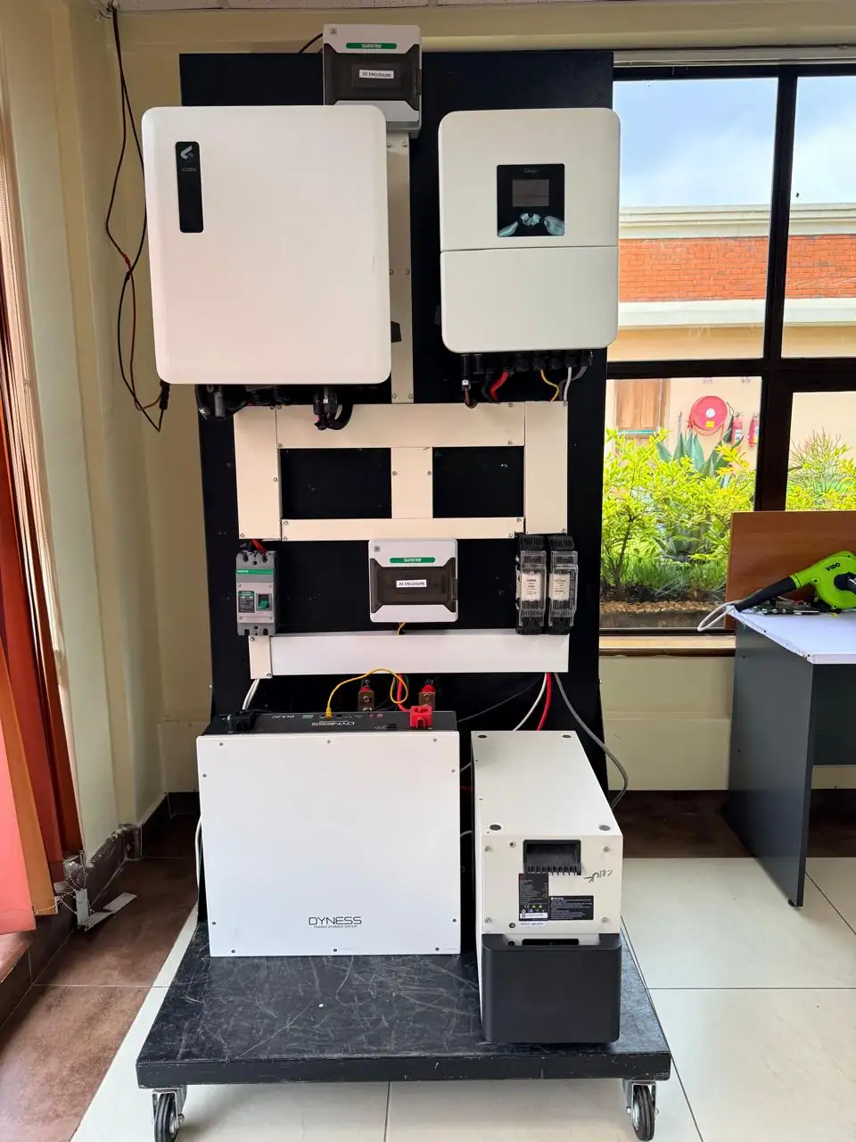Sosen, Deye and Dyness storage rig