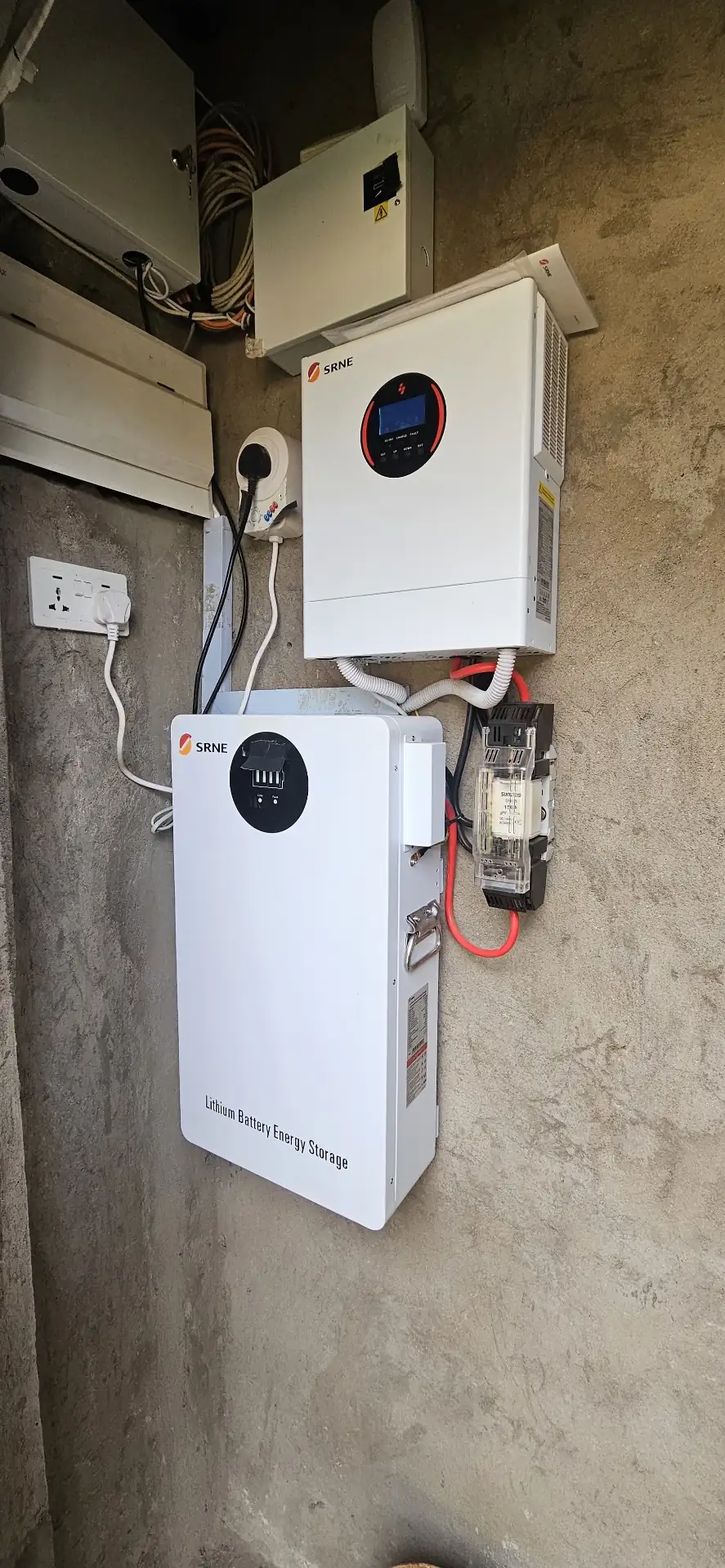 SRNE wall-mounted lithium battery alongside SRNE inverter